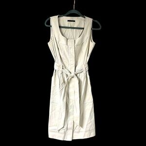 Elie Tahari size 6 tan sleeveless belted button down dress with pork chop pocket